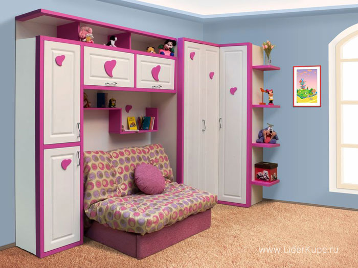 Детская комната в розово-белом стиле